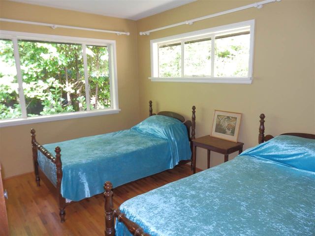 75216 at 3833 Emerald Drive, North Vancouver