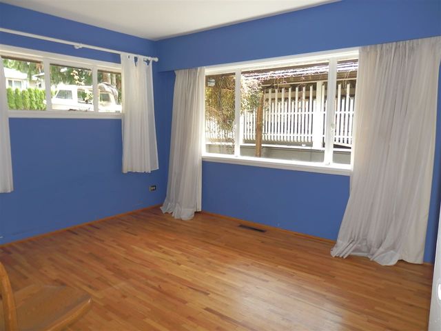 75218 at 3833 Emerald Drive, North Vancouver