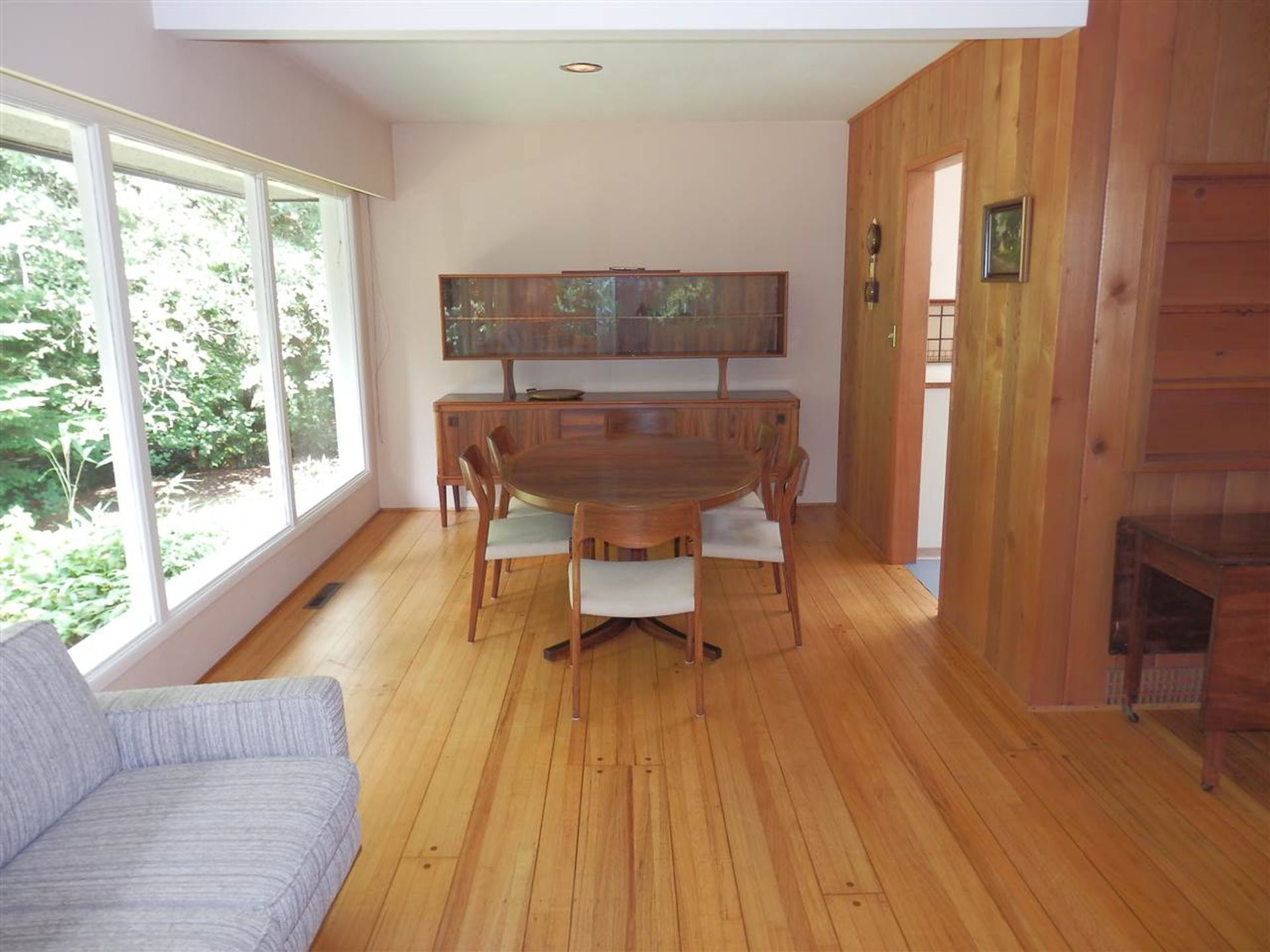 75204 at 3833 Emerald Drive, North Vancouver