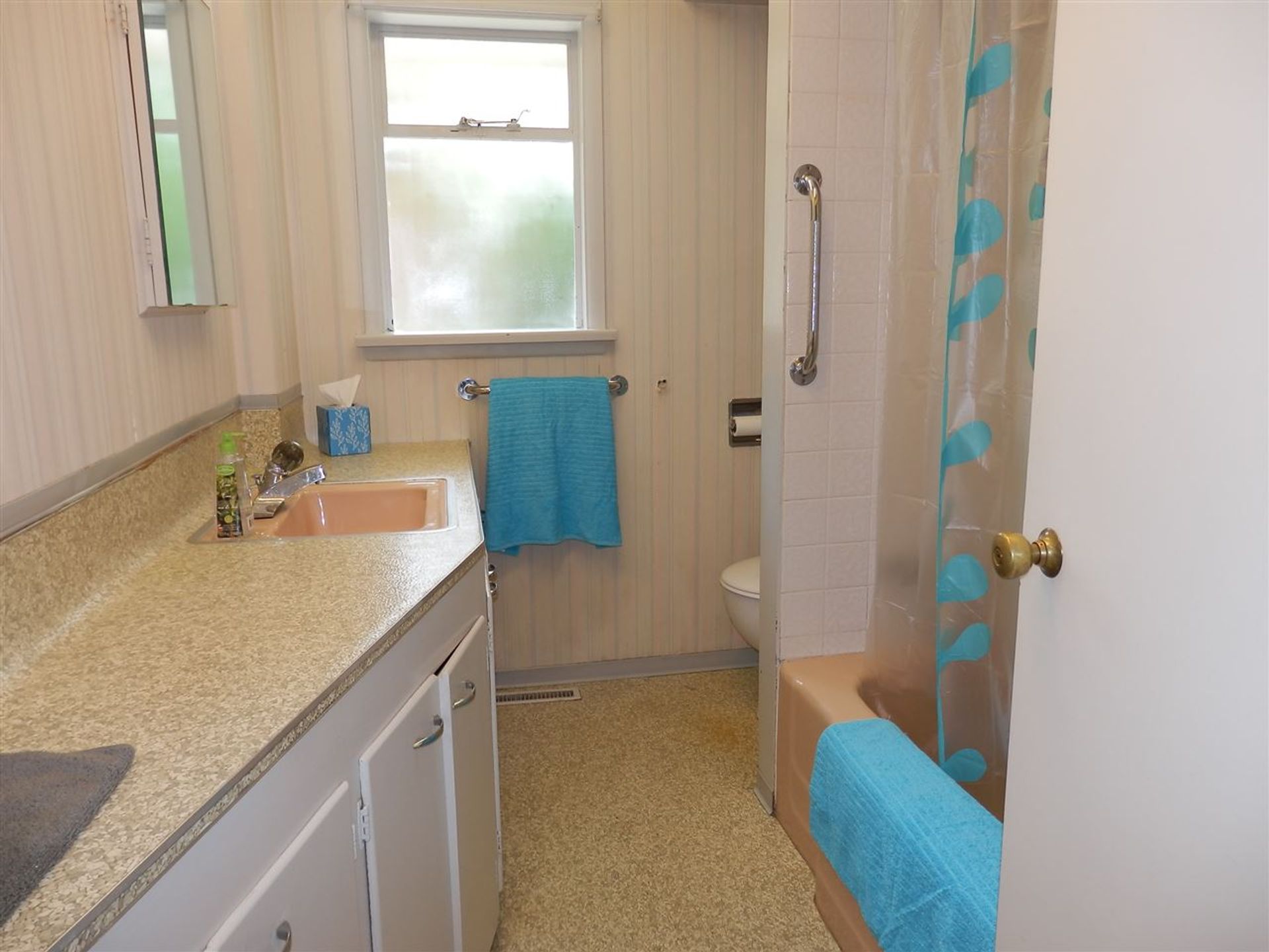 75214 at 3833 Emerald Drive, North Vancouver