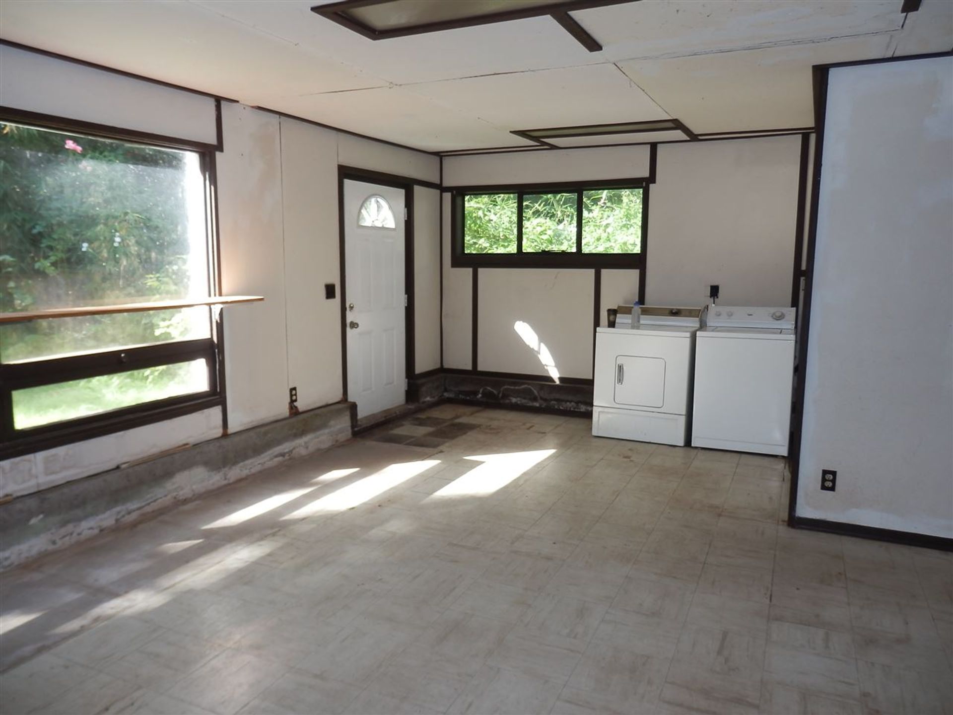 75222 at 3833 Emerald Drive, North Vancouver