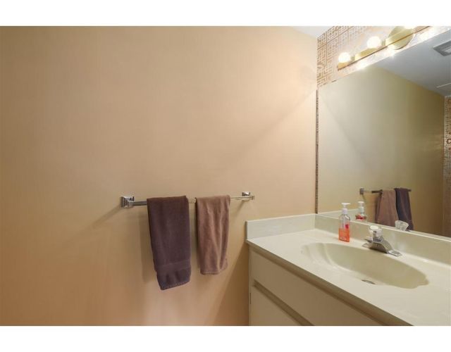 76298 at 604 - 2020 Fullerton Avenue, North Vancouver