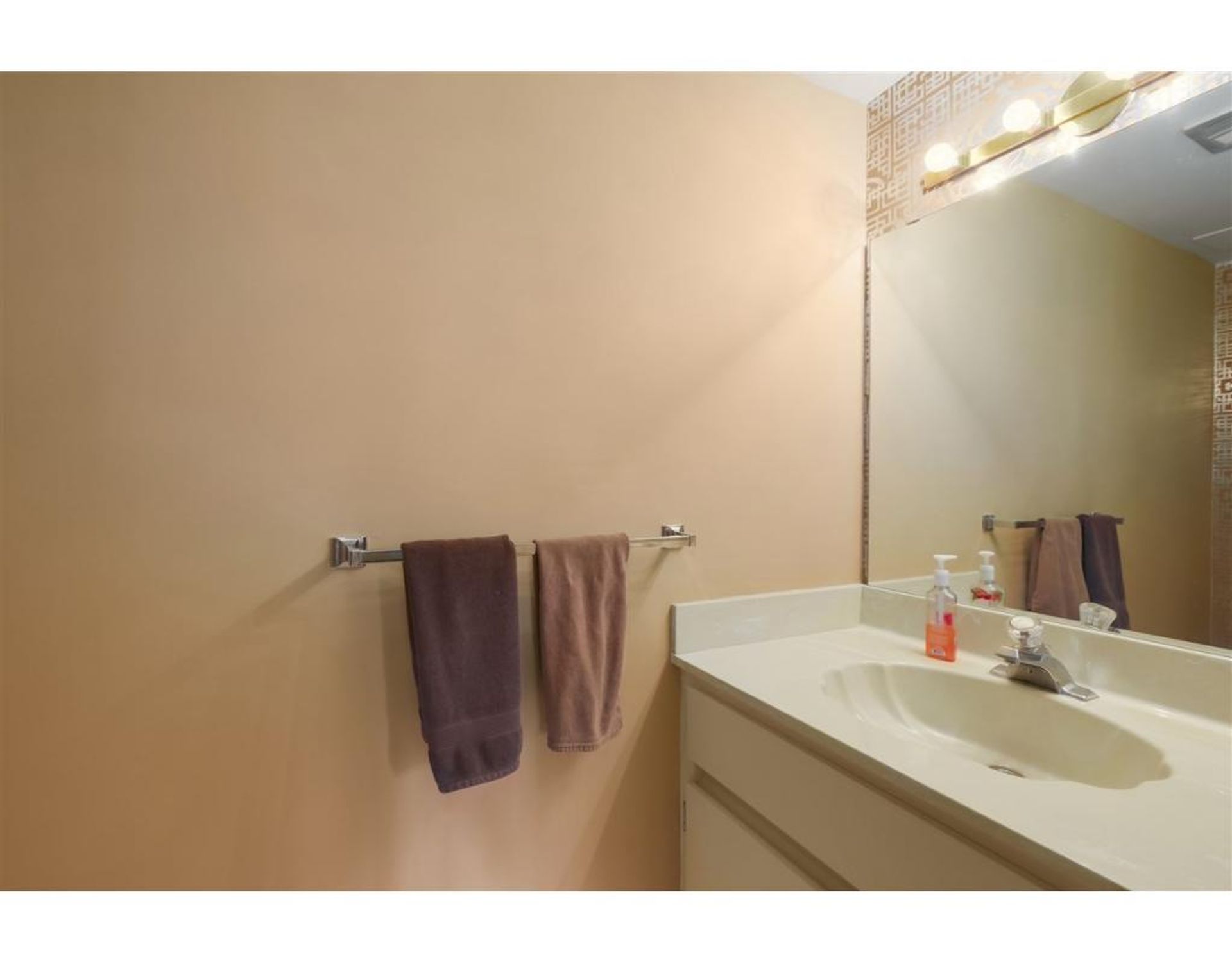 76298 at 604 - 2020 Fullerton Avenue, North Vancouver