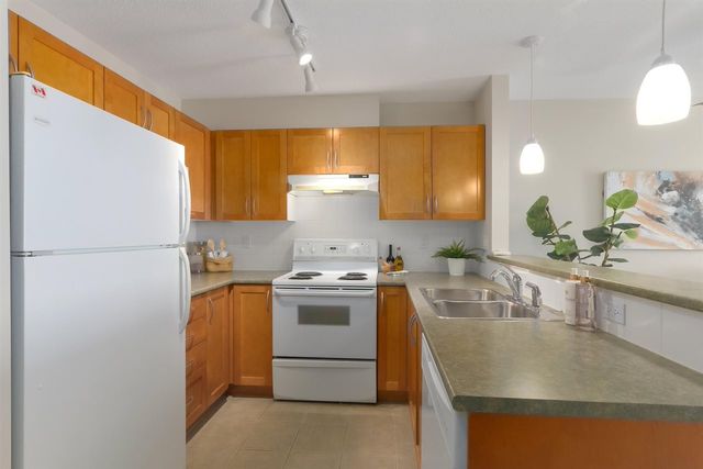 77294 at 305 - 333 1st Street E, North Vancouver