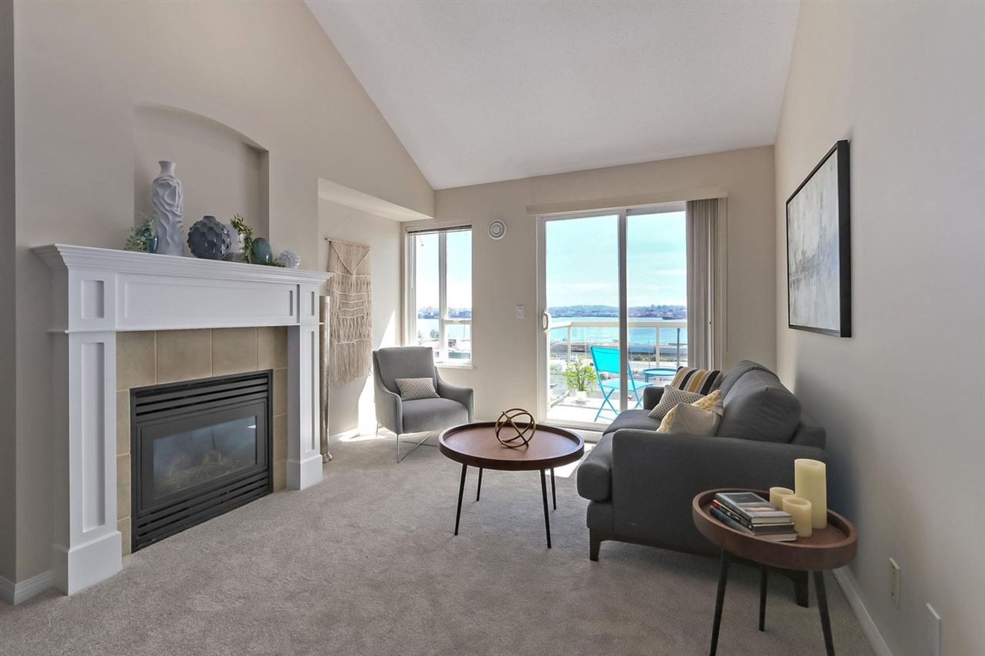 77258 at 305 - 333 1st Street E, North Vancouver