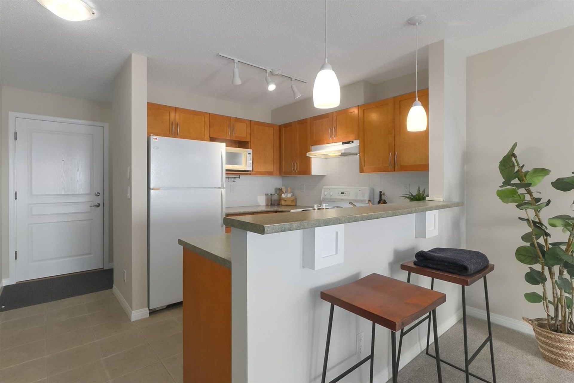 77290 at 305 - 333 1st Street E, North Vancouver