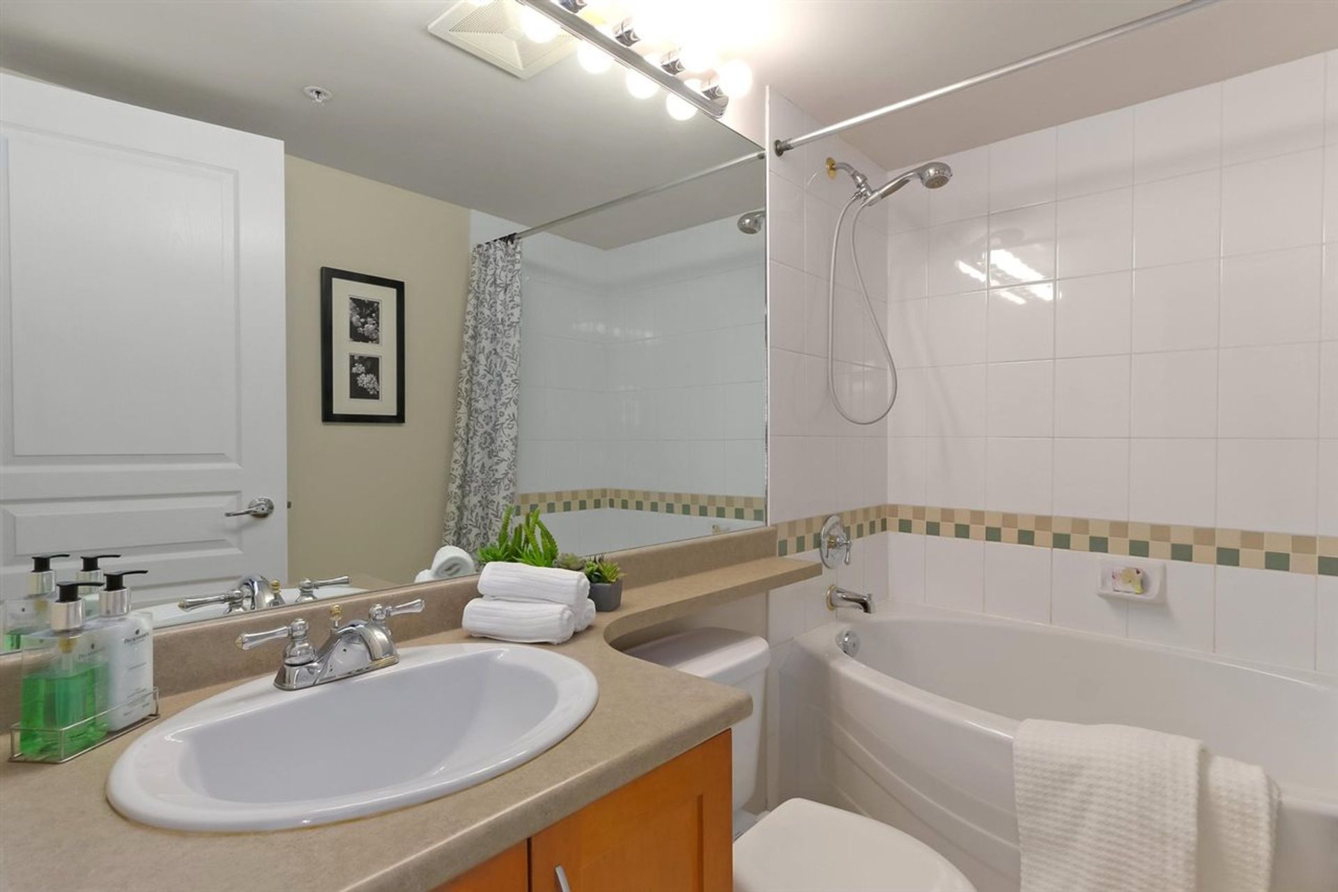 77306 at 305 - 333 1st Street E, North Vancouver