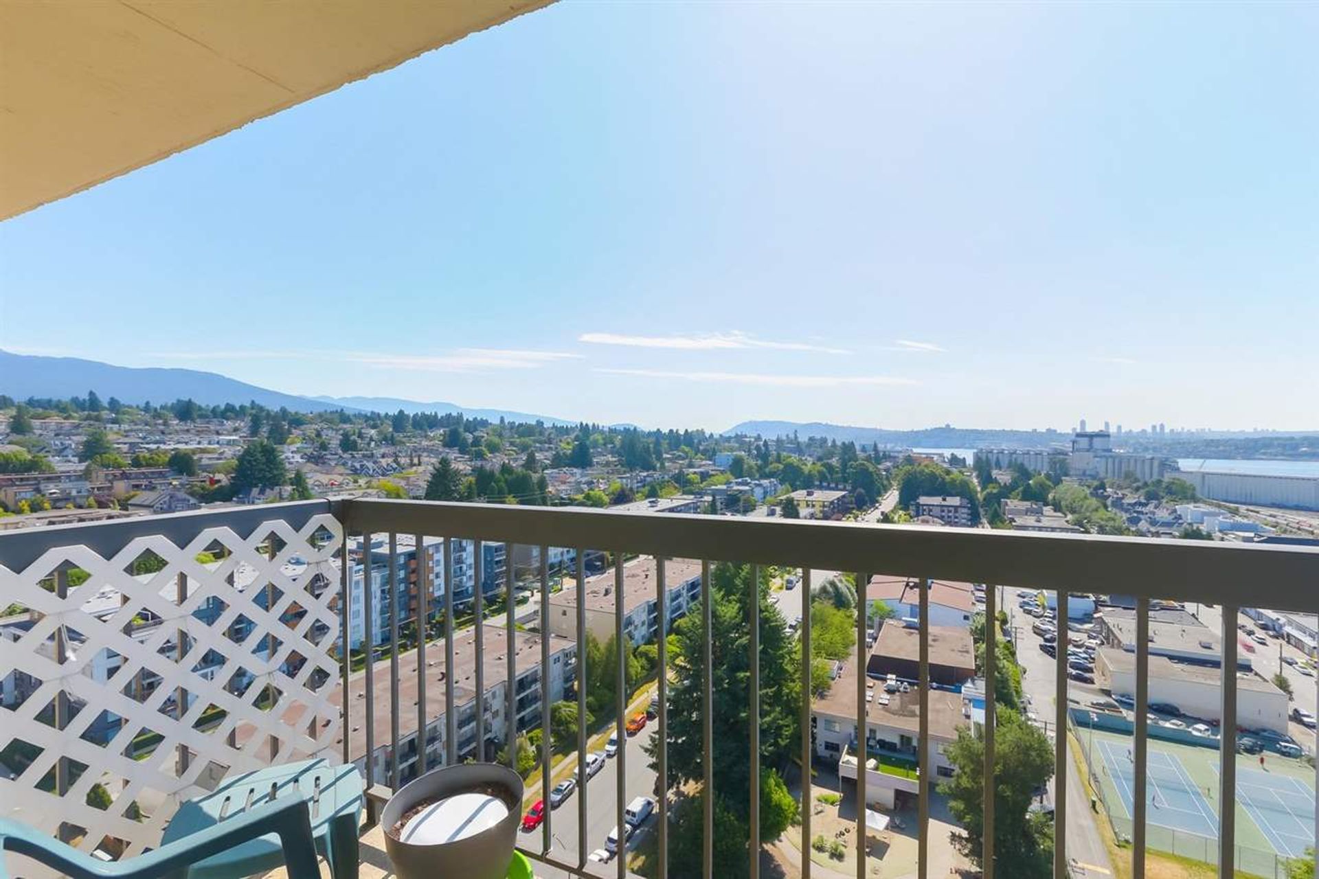 78232 at 1907 - 145 St. Georges Avenue, North Vancouver