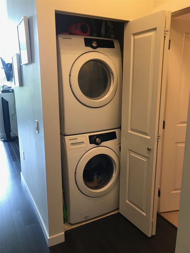 78511 at 405 - 159 22nd Street W, North Vancouver