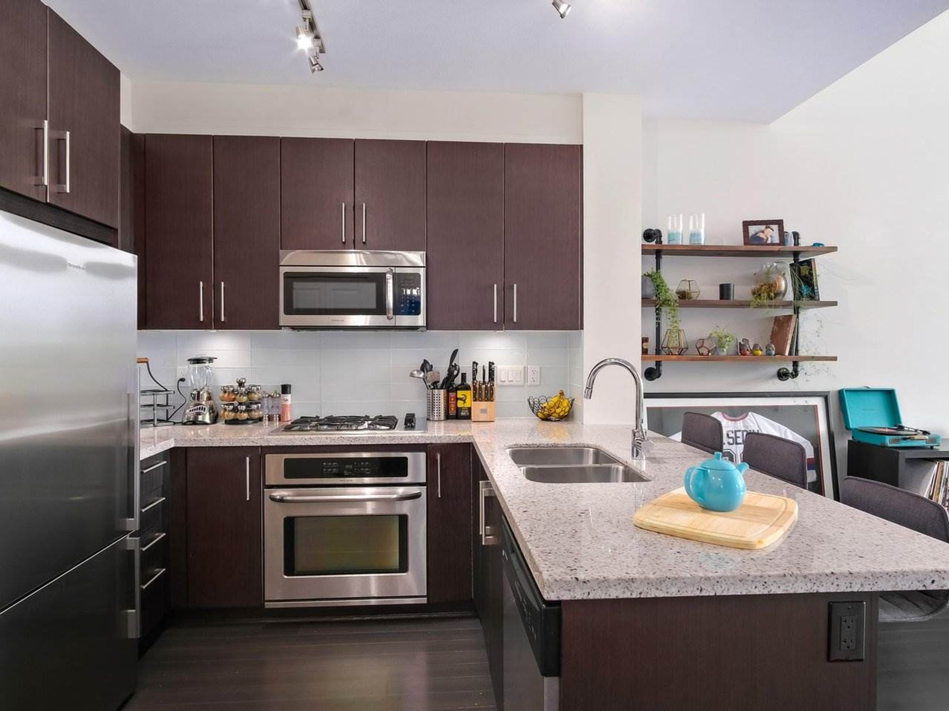 78463 at 405 - 159 22nd Street W, North Vancouver