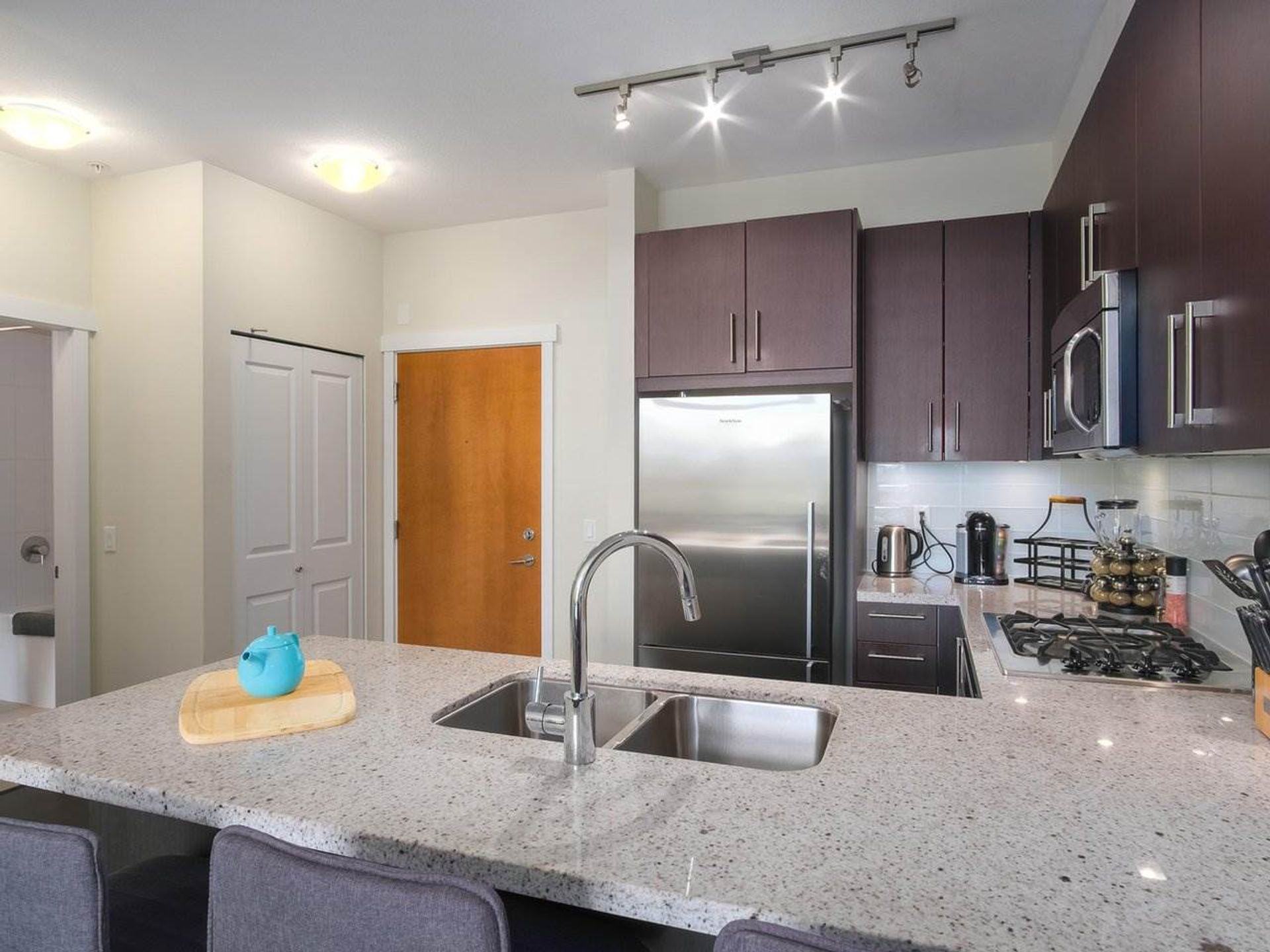 78515 at 405 - 159 22nd Street W, North Vancouver