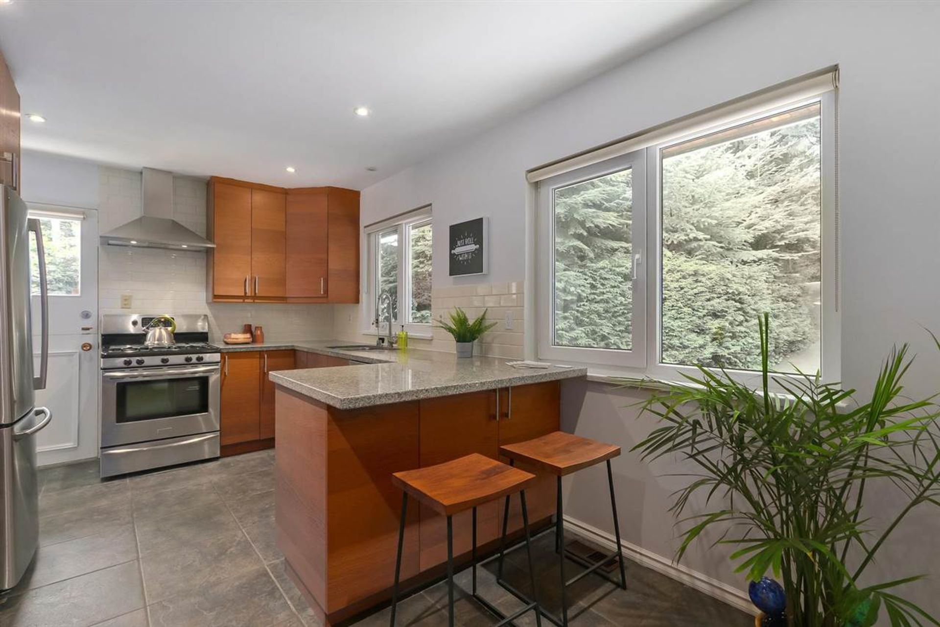 79331 at 6260 St. Georges Avenue, West Vancouver
