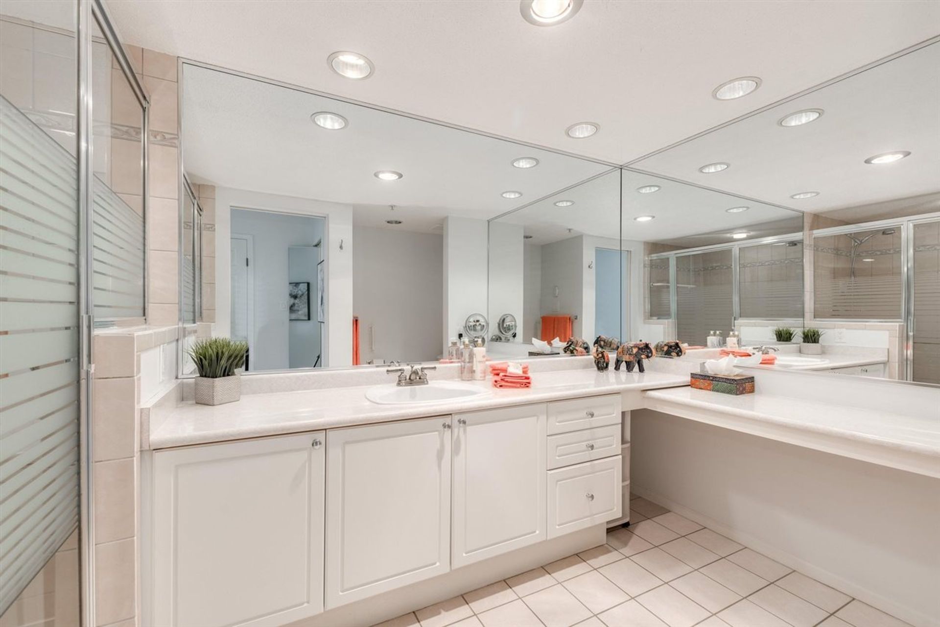 79204 at 402 - 3680 Banff Court, North Vancouver