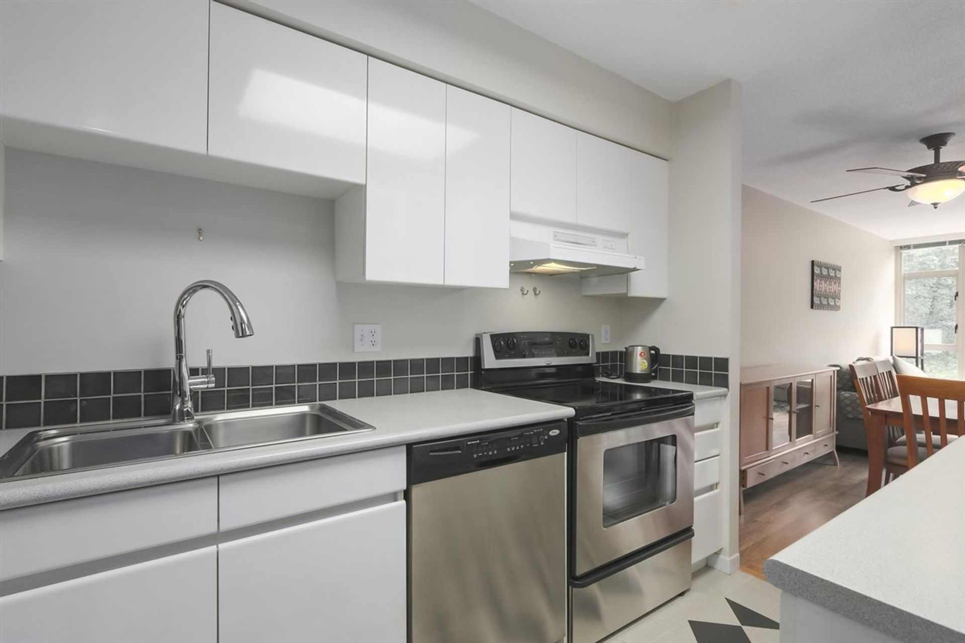 79437 at 412 - 1327 Keith Road E, North Vancouver