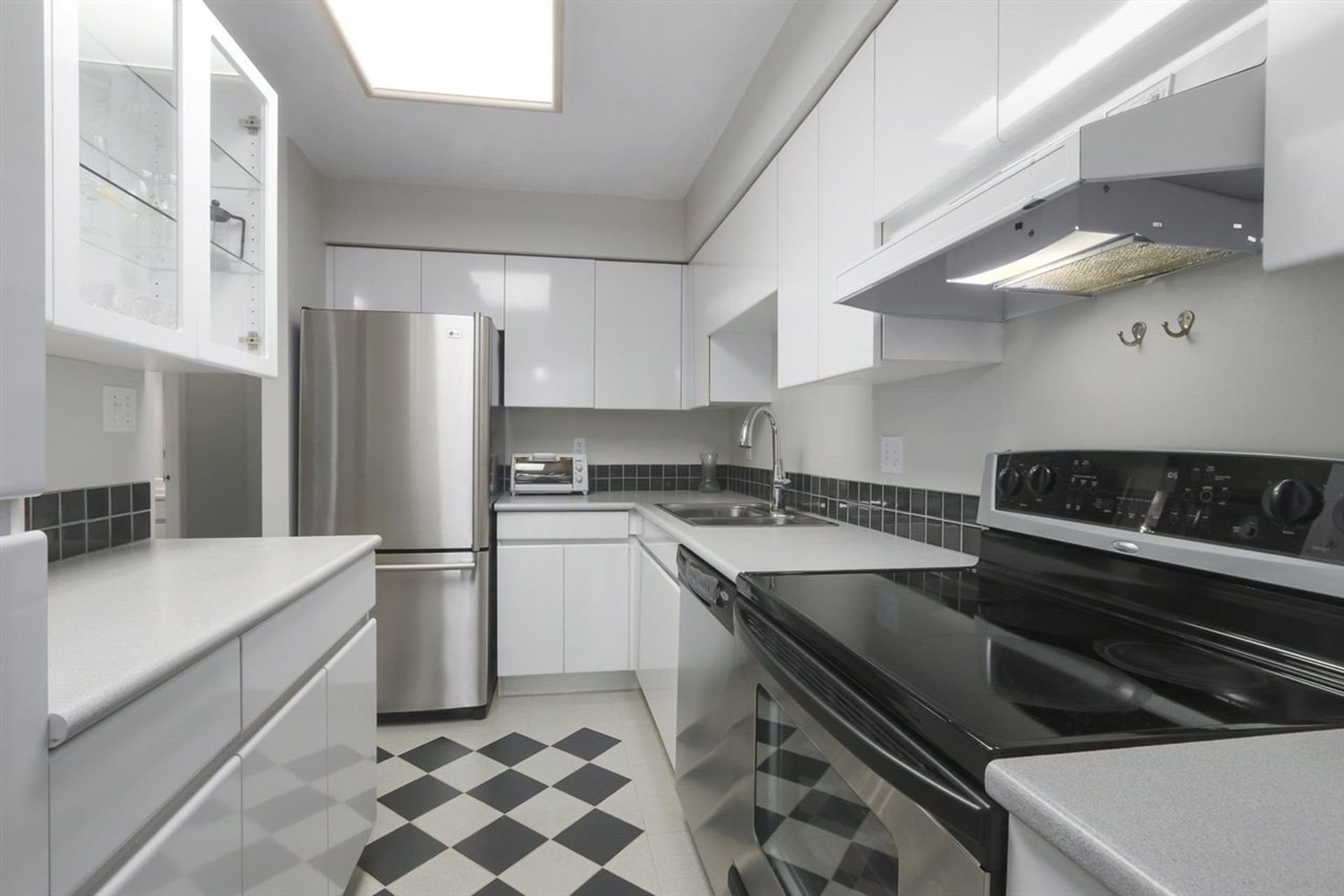 79445 at 412 - 1327 Keith Road E, North Vancouver