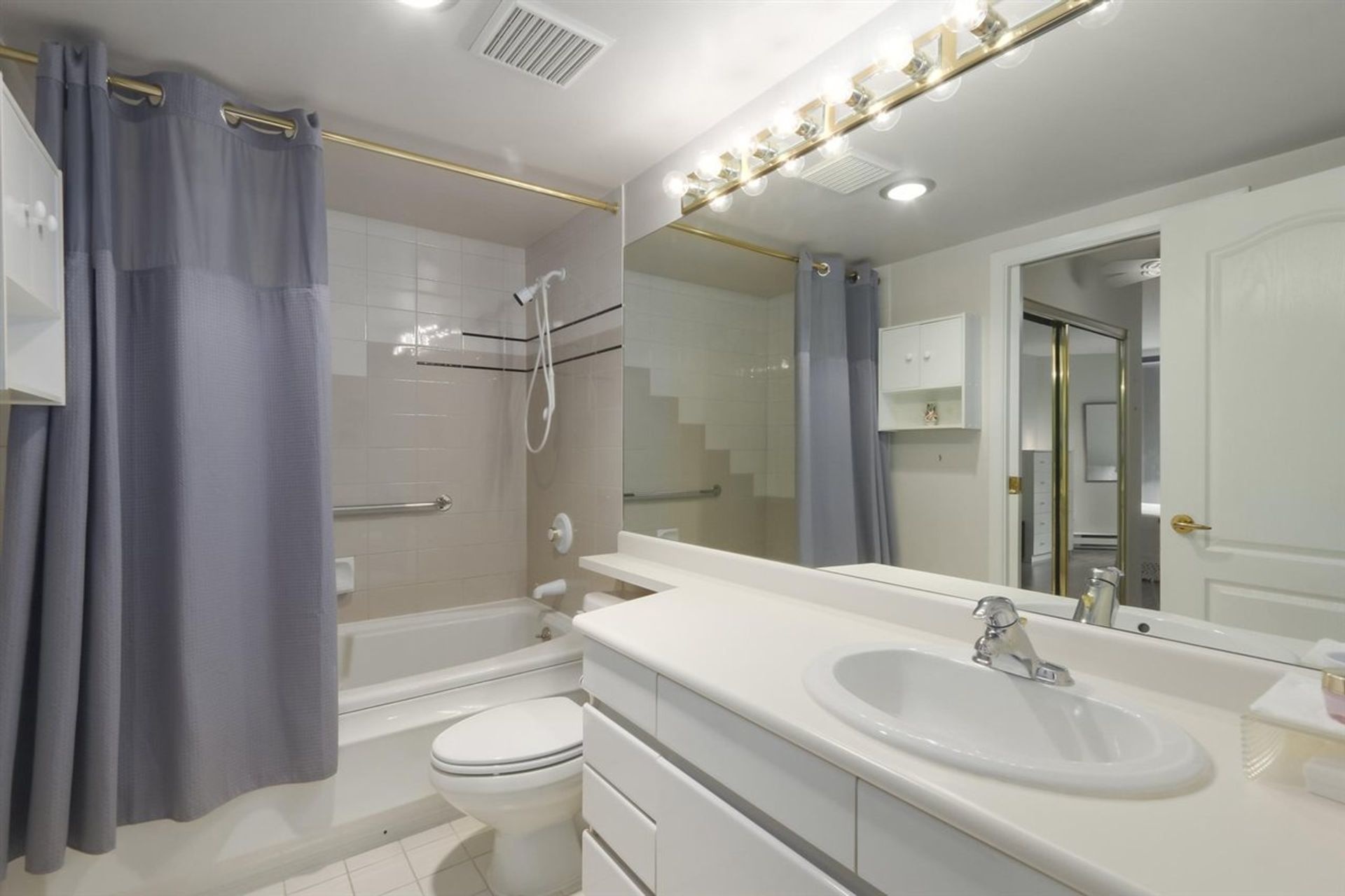 79469 at 412 - 1327 Keith Road E, North Vancouver