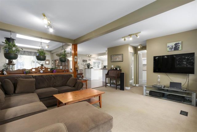 79677 at 1650 Deep Cove Road, North Vancouver