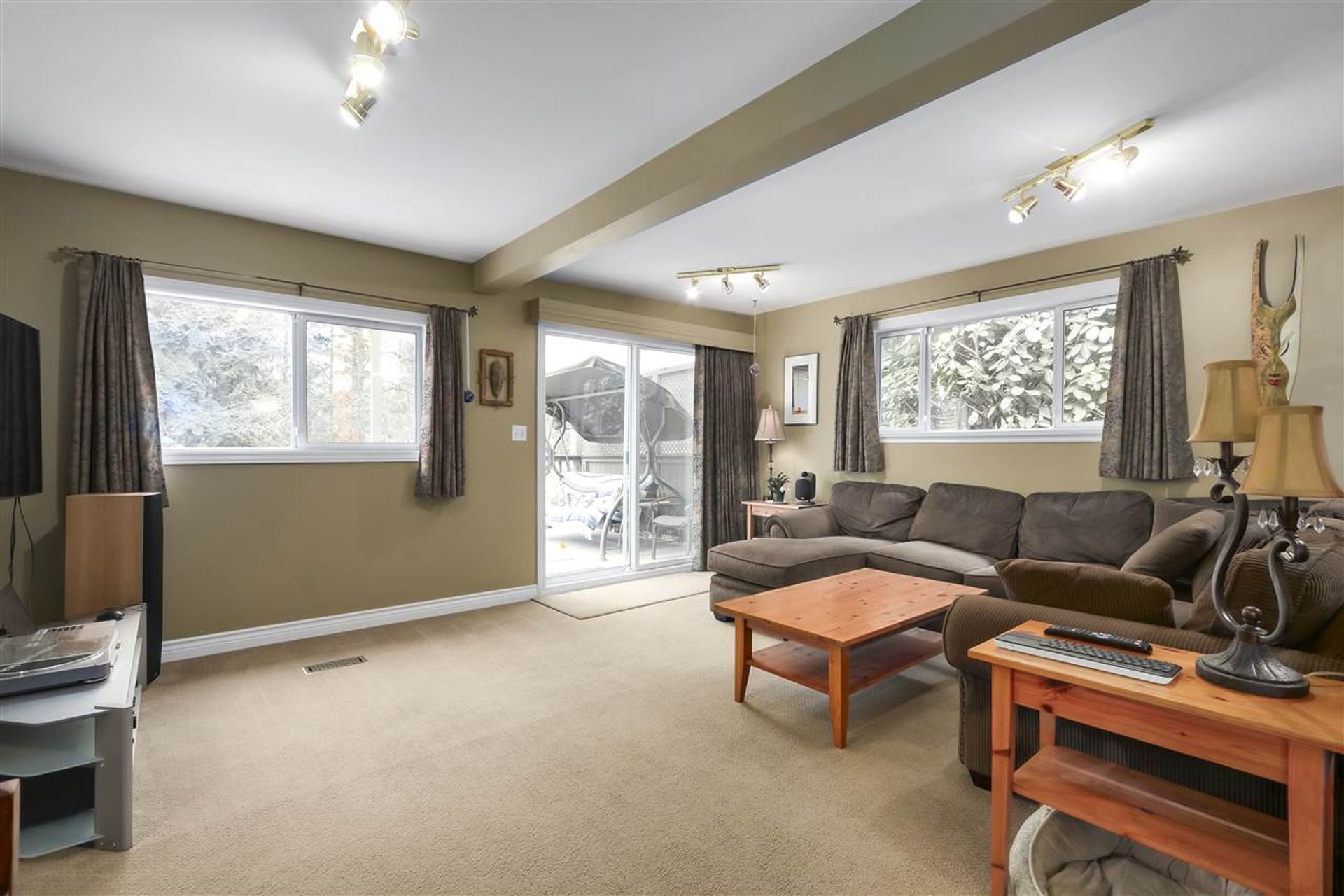 79669 at 1650 Deep Cove Road, North Vancouver