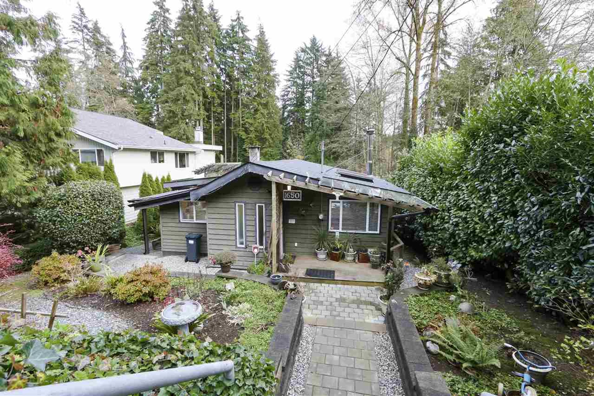 79725 at 1650 Deep Cove Road, North Vancouver