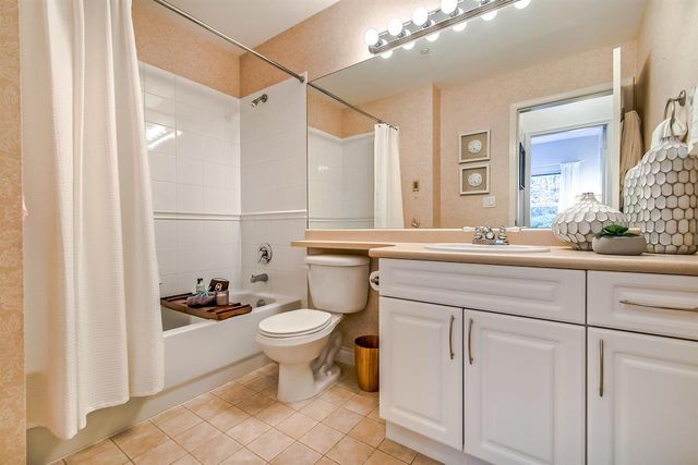 79994 at 104 - 960 Lynn Valley Road, North Vancouver