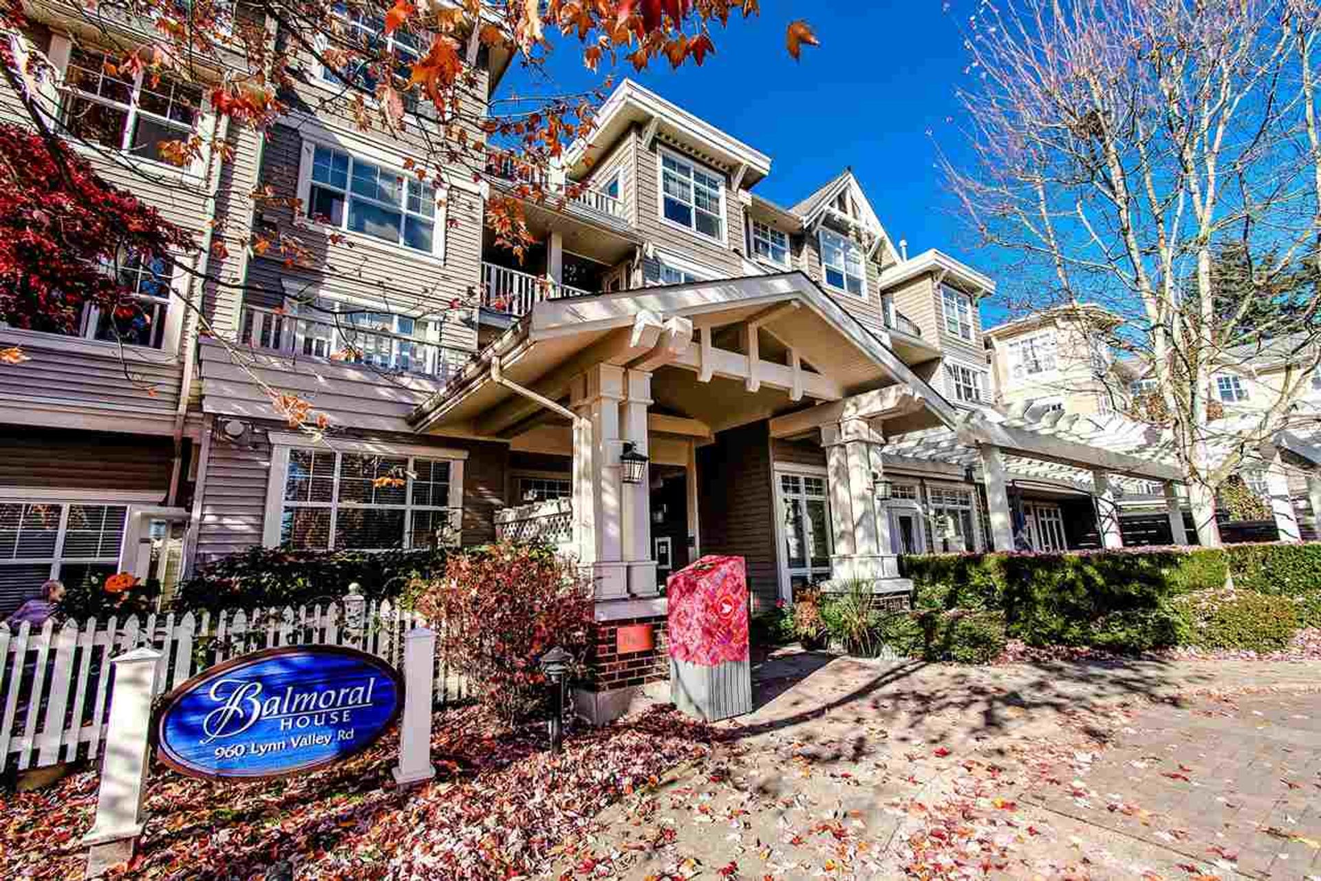 80010 at 104 - 960 Lynn Valley Road, North Vancouver