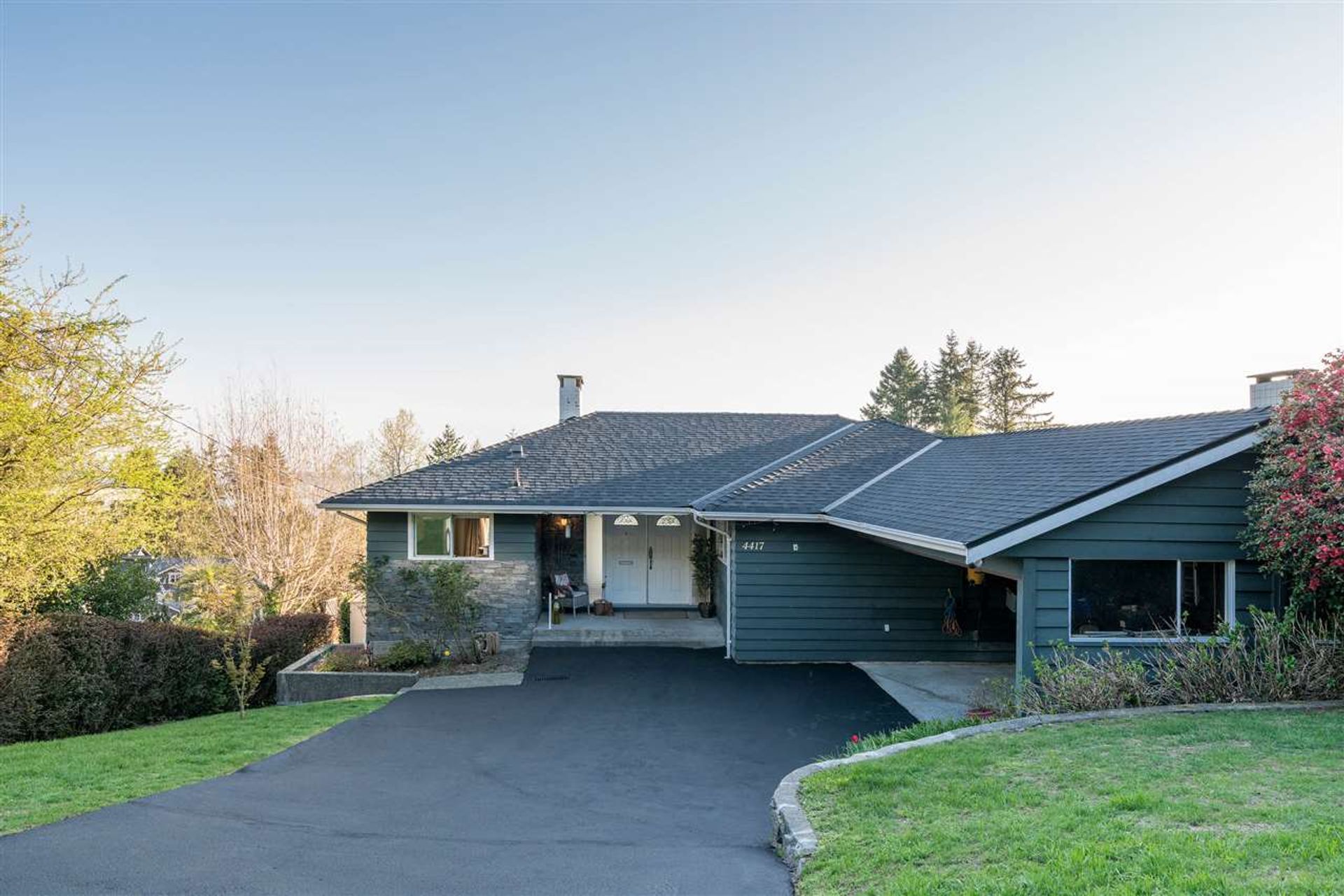 80112 at 4417 Starlight Way, North Vancouver