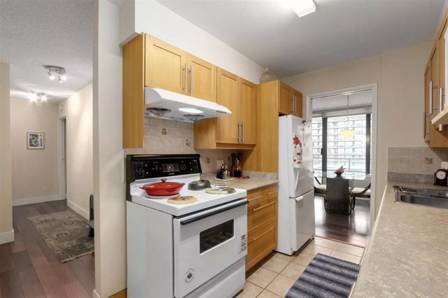 80322 at 403 - 1480 Duchess Avenue, West Vancouver