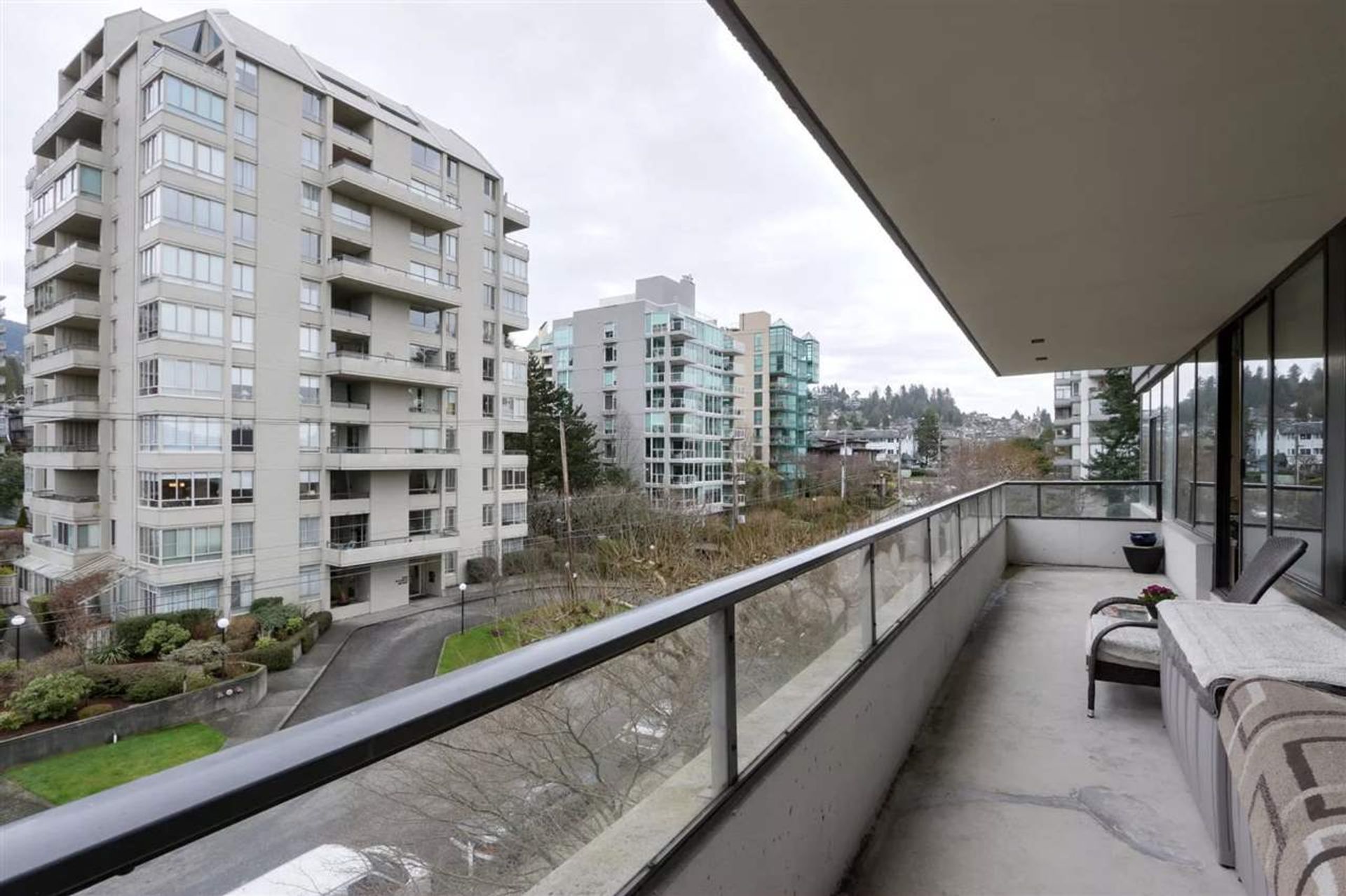 80238 at 403 - 1480 Duchess Avenue, West Vancouver