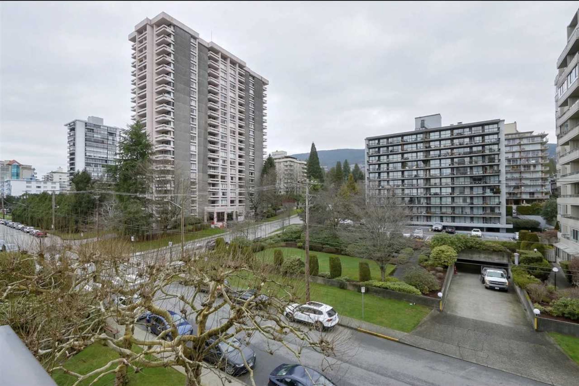 80246 at 403 - 1480 Duchess Avenue, West Vancouver