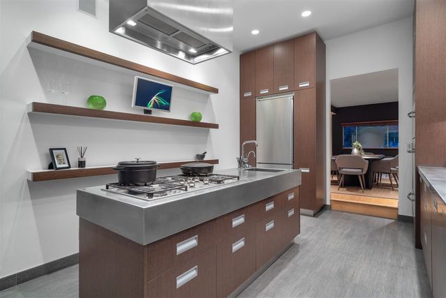 81207 at 3633 Robinson Road, North Vancouver