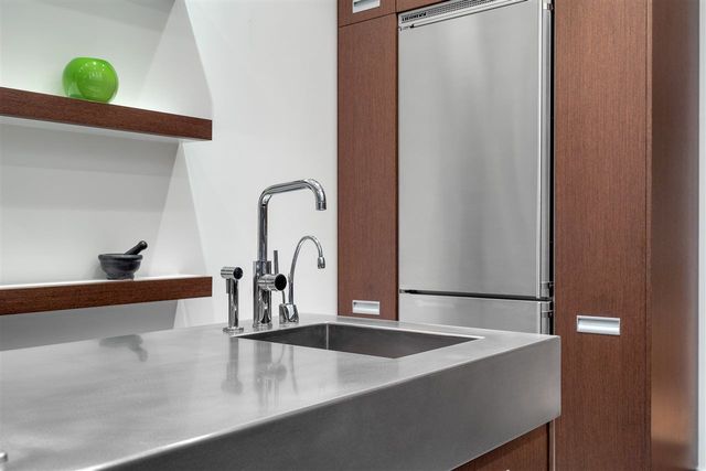 81211 at 3633 Robinson Road, North Vancouver