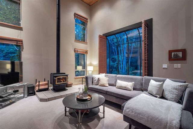 81216 at 3633 Robinson Road, North Vancouver