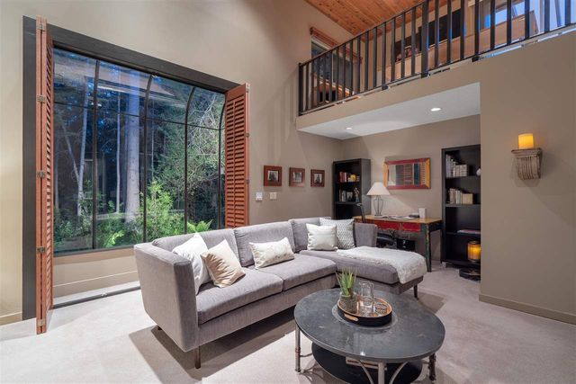 81250 at 3633 Robinson Road, North Vancouver