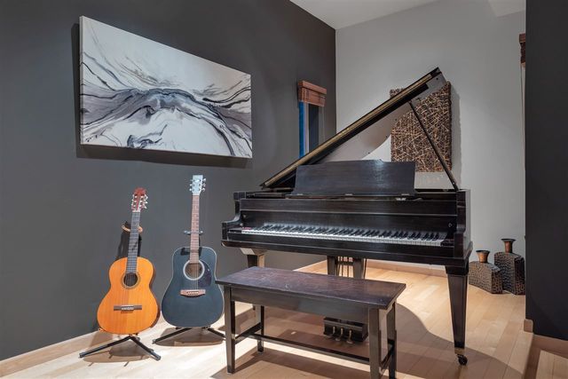 81275 at 3633 Robinson Road, North Vancouver