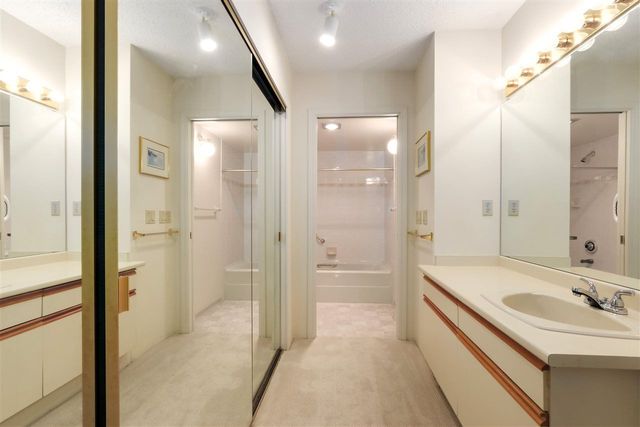 81837 at 301 - 2800 Chesterfield Avenue, North Vancouver