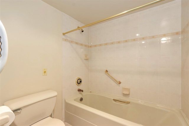 81841 at 301 - 2800 Chesterfield Avenue, North Vancouver