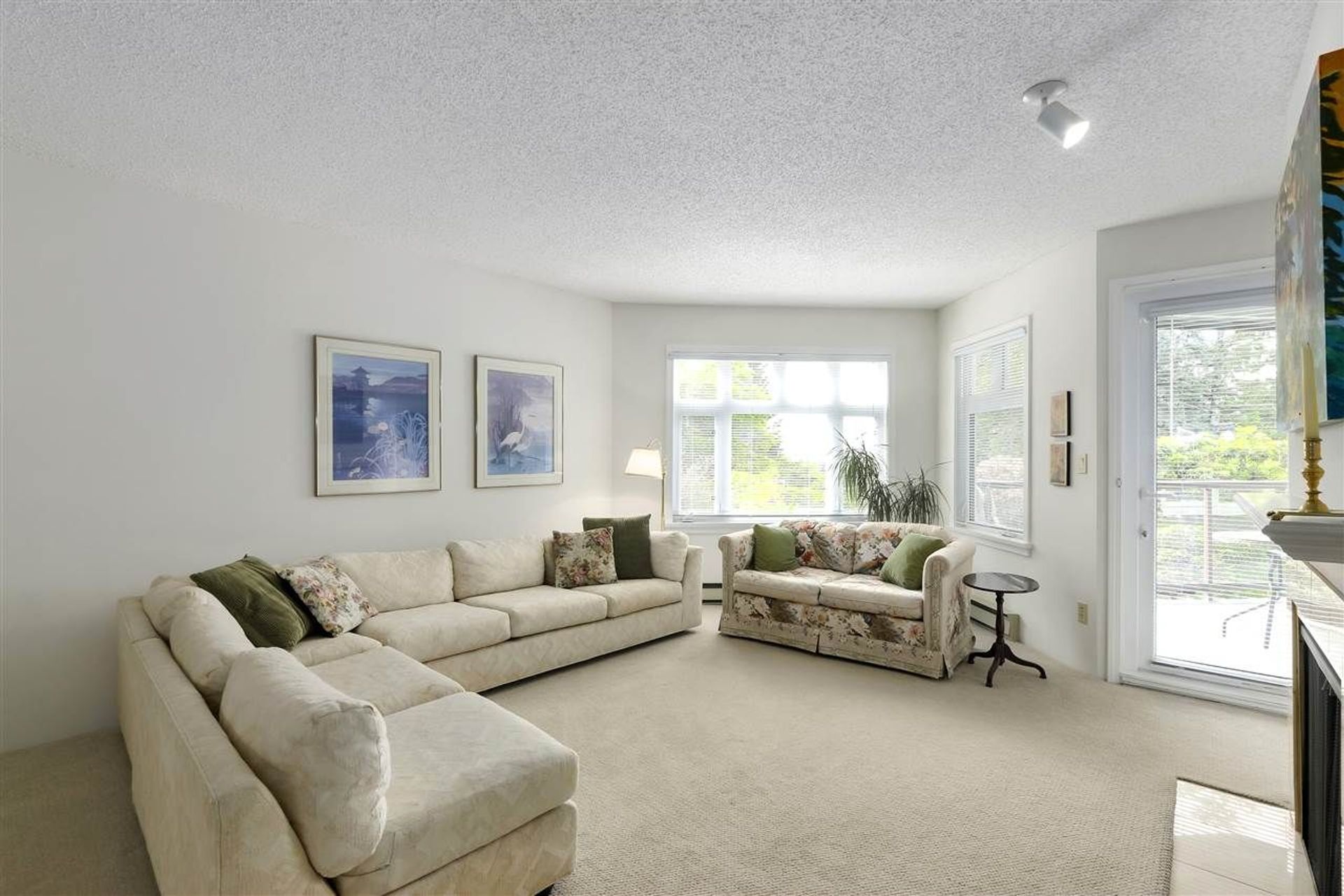 81789 at 301 - 2800 Chesterfield Avenue, North Vancouver