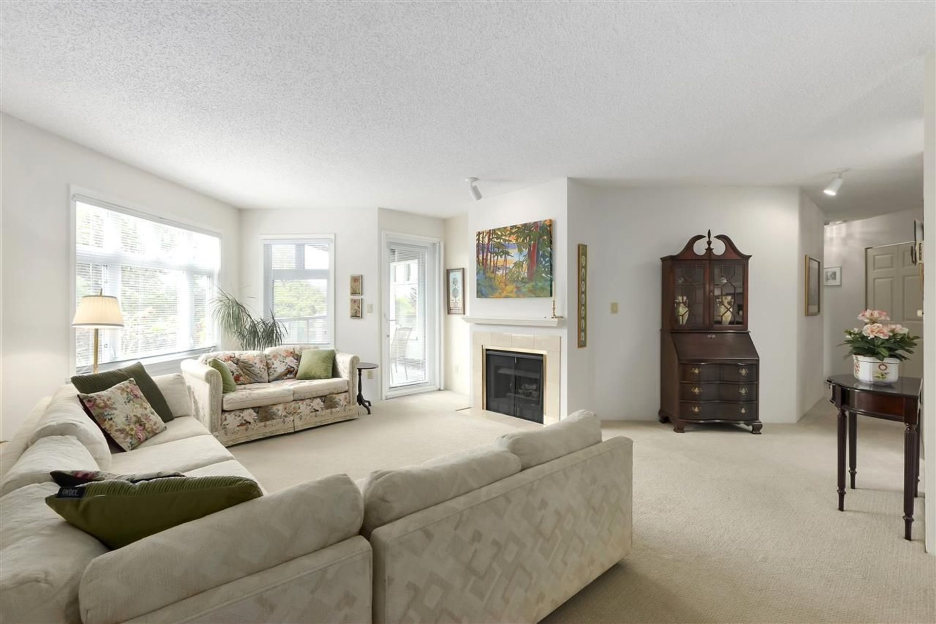 81797 at 301 - 2800 Chesterfield Avenue, North Vancouver