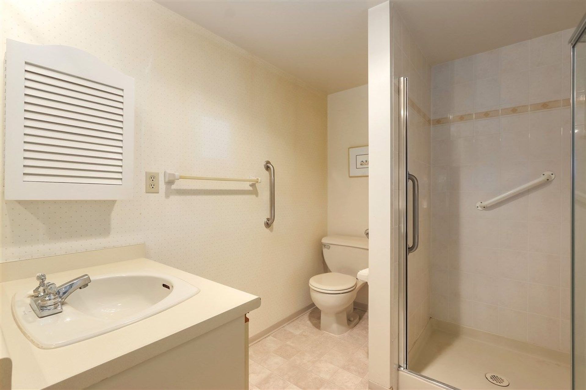 81825 at 301 - 2800 Chesterfield Avenue, North Vancouver