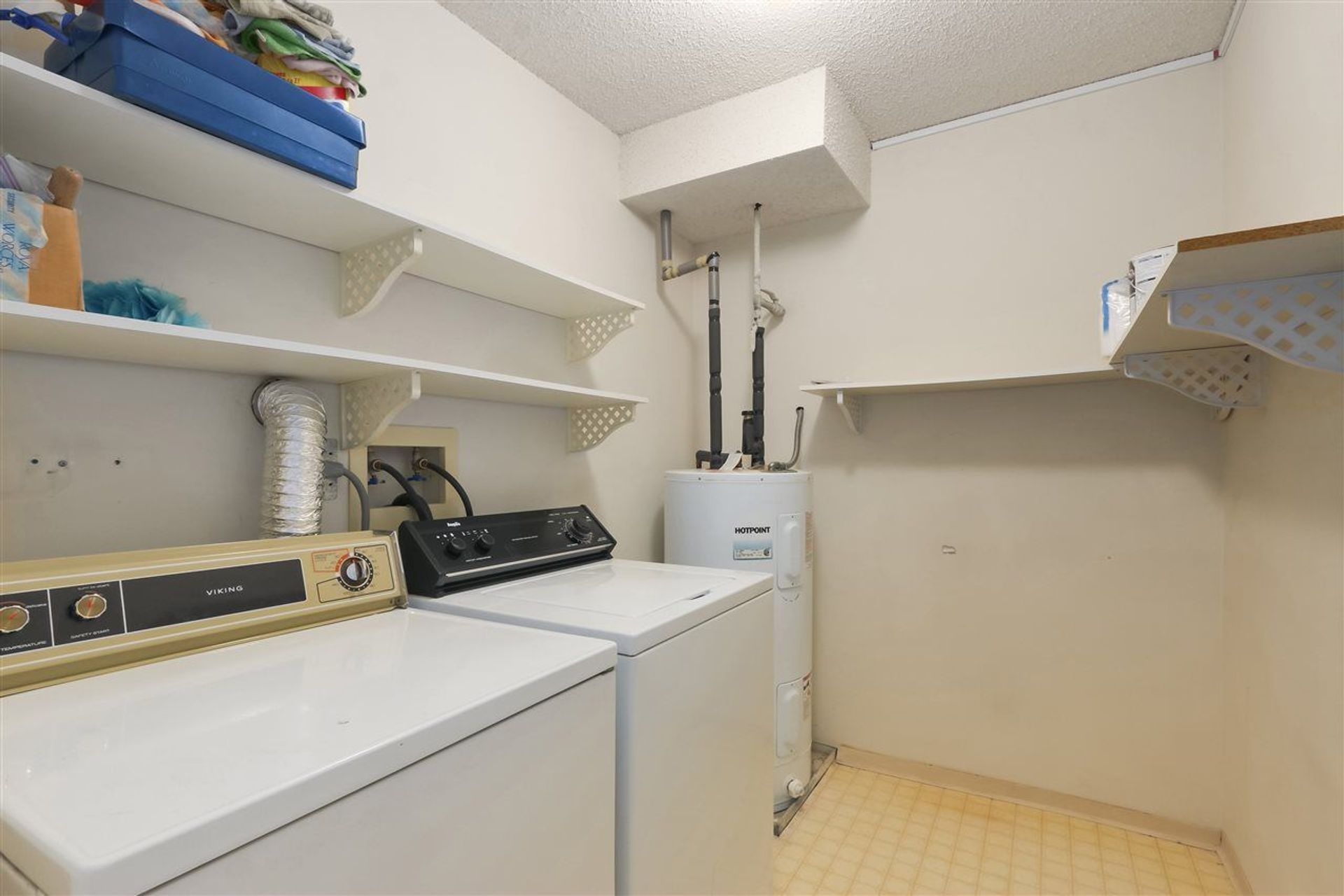 81849 at 301 - 2800 Chesterfield Avenue, North Vancouver