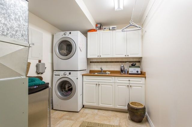 81992 at 865 Heritage Boulevard, North Vancouver