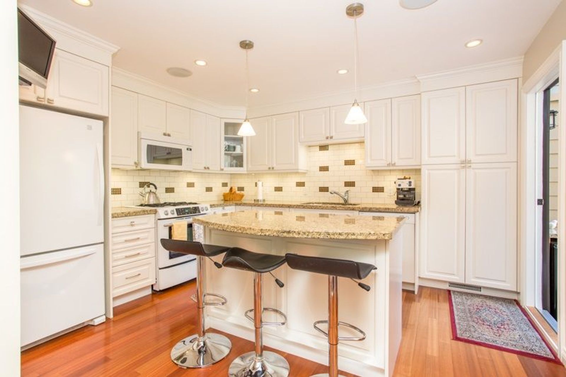 81908 at 865 Heritage Boulevard, North Vancouver