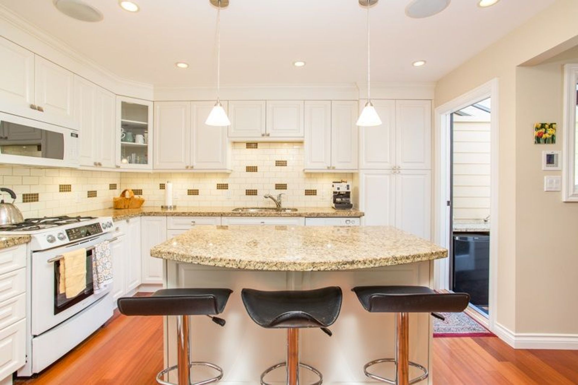 81912 at 865 Heritage Boulevard, North Vancouver