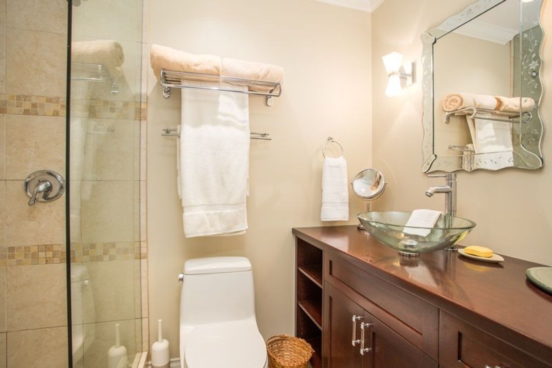 81932 at 865 Heritage Boulevard, North Vancouver