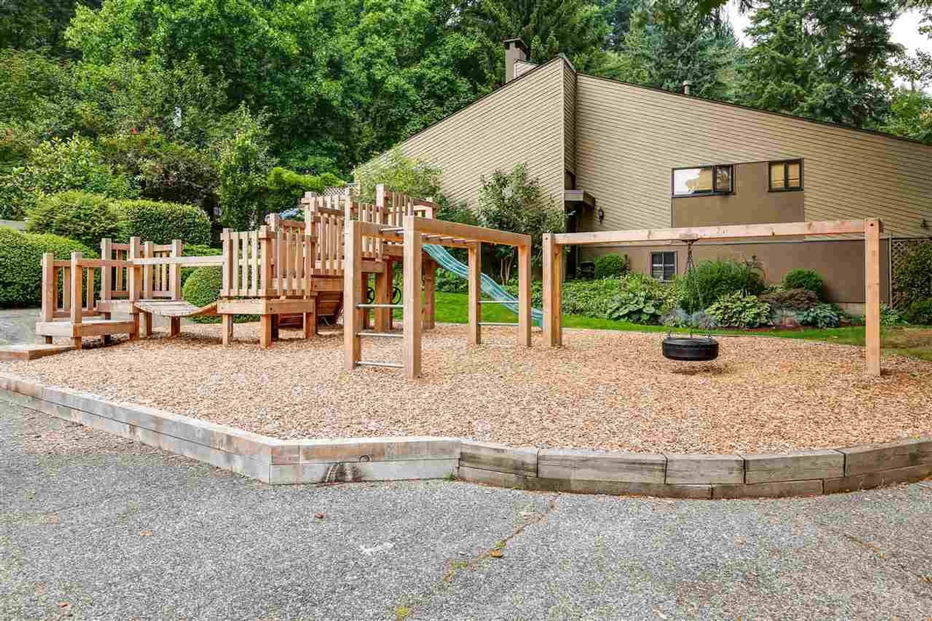 82020 at 865 Heritage Boulevard, North Vancouver