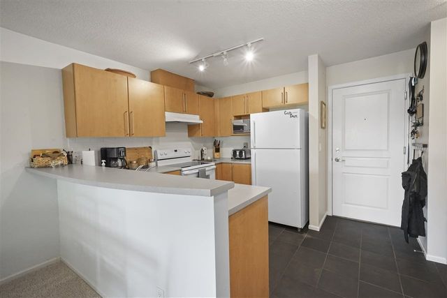 82309 at 411 - 1150 29th Street E, North Vancouver