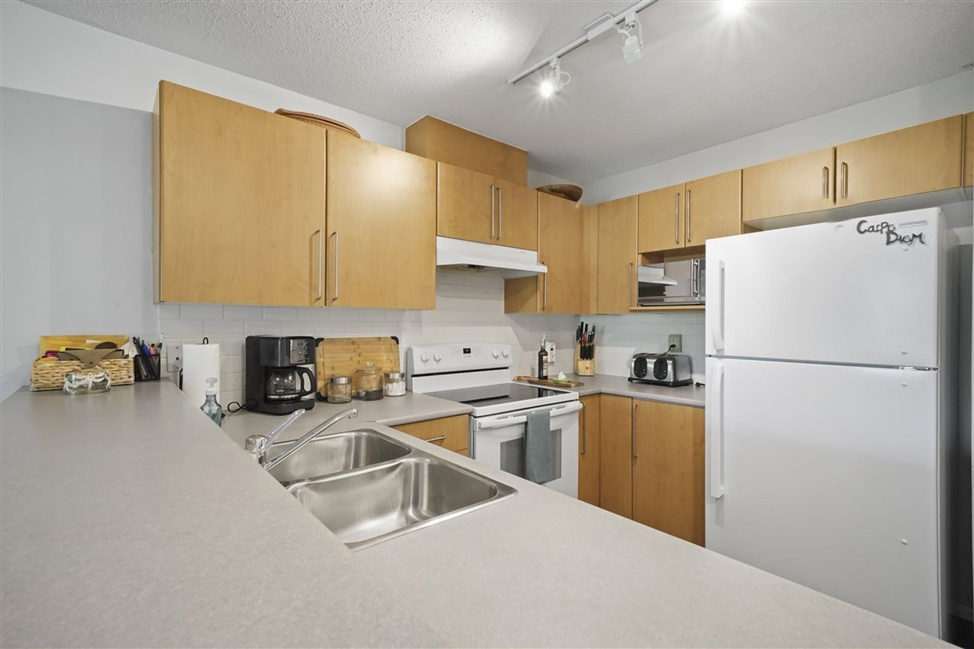 82313 at 411 - 1150 29th Street E, North Vancouver