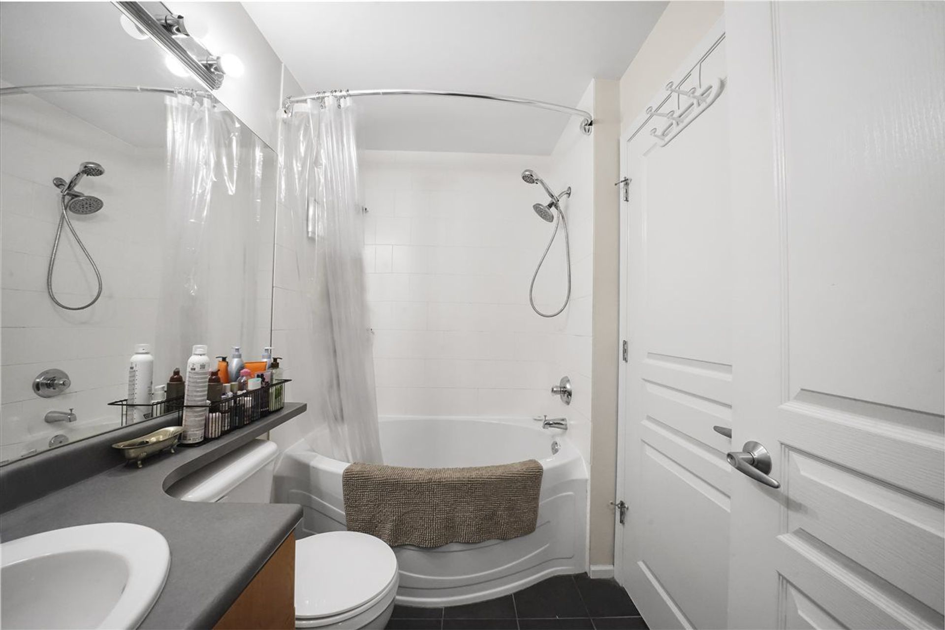 82385 at 411 - 1150 29th Street E, North Vancouver