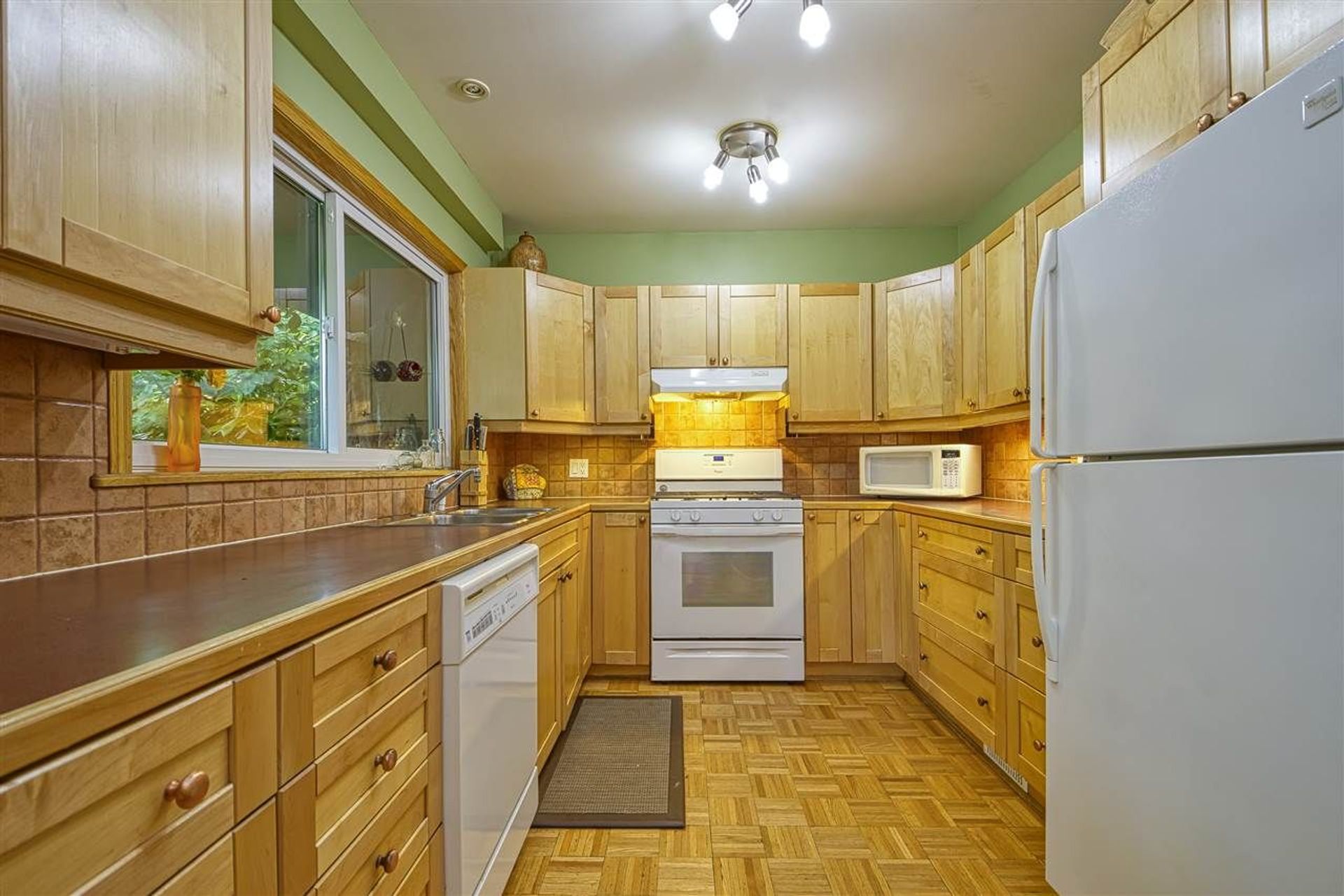 83697 at 162 Osborne Road W, North Vancouver