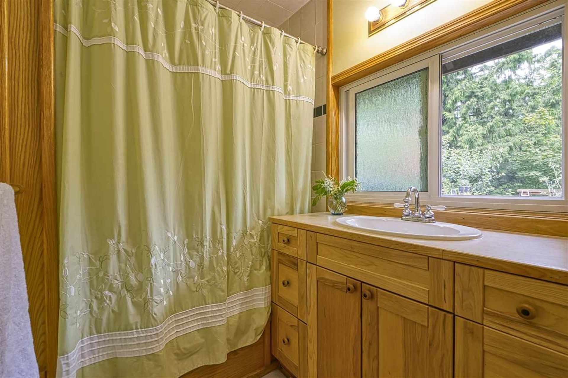 83713 at 162 Osborne Road W, North Vancouver